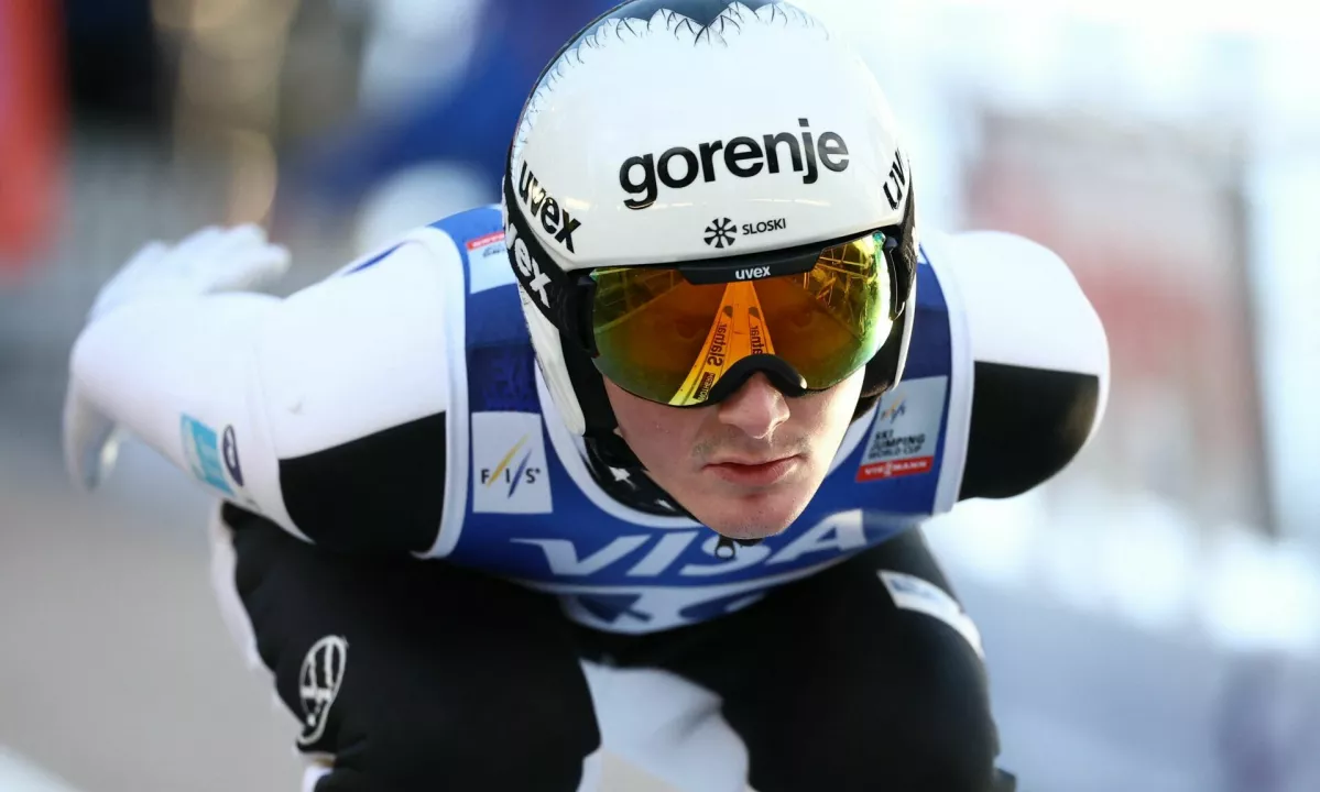 Domen Prevc po prvi seriji vodi, med deseterico še Lanišek in Zajc