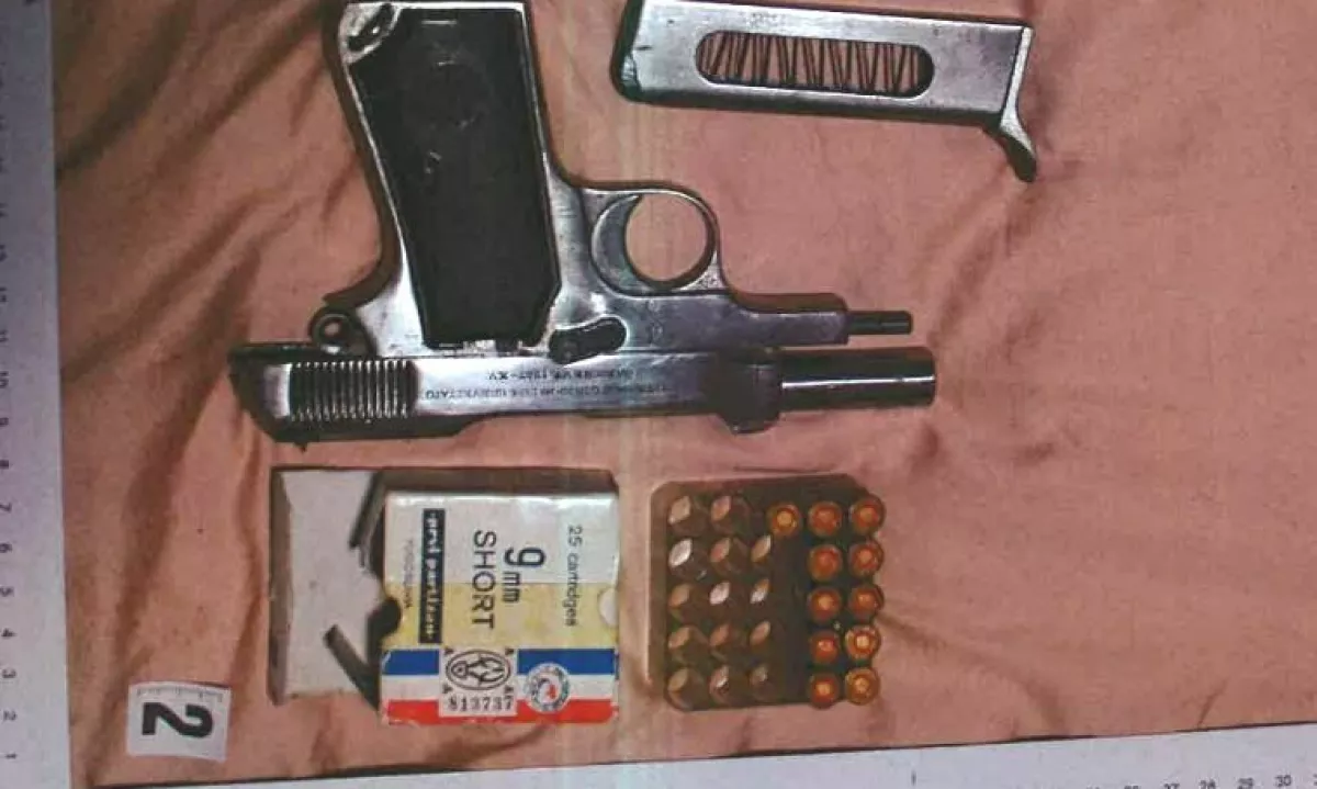 24-letniku v Mengšu zasegli kokain, heroin in pištolo