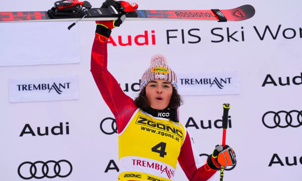 Alice Robinson vodi po prvi vožnji veleslaloma v Tremblantu, Ana Bucik Jogan odstopila