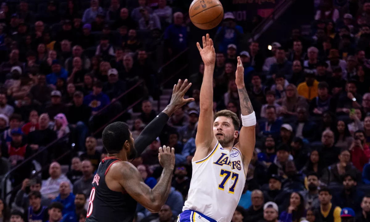 (VIDEO) Dončić ob vrnitvi v ZDA s trojnim dvojčkom in zmago