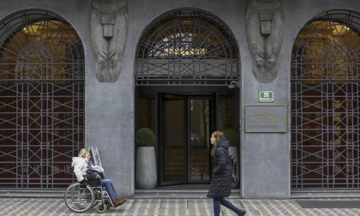 Na novem pozivu deset kandidatov za guvernerja