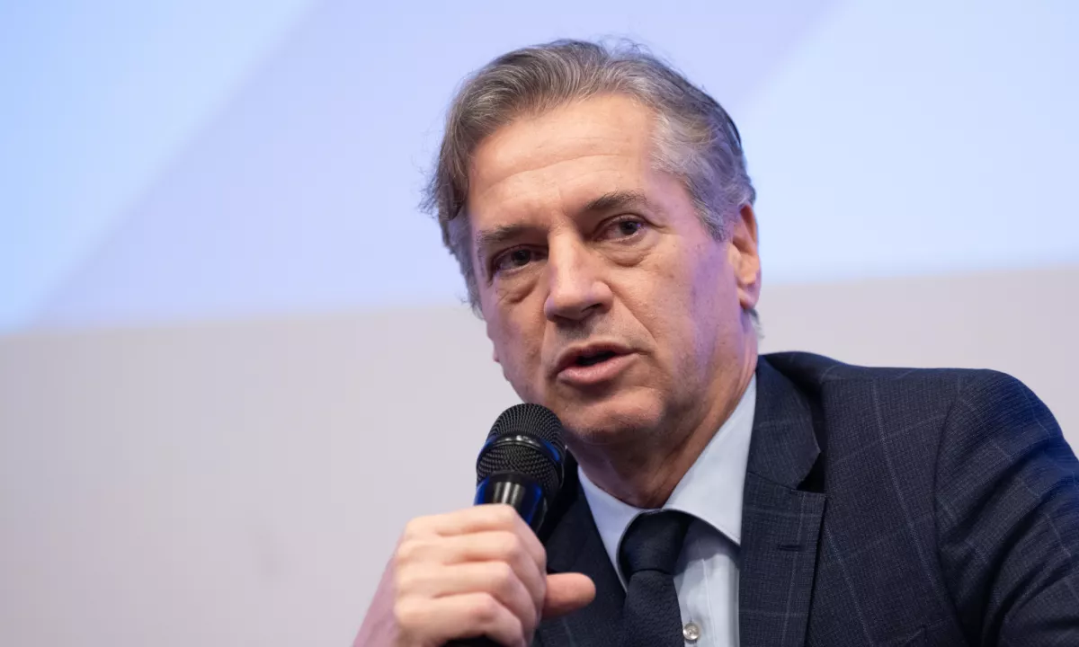 Nevladne organizacije pozivajo Goloba k preklicu naročila platforme za umetno inteligenco