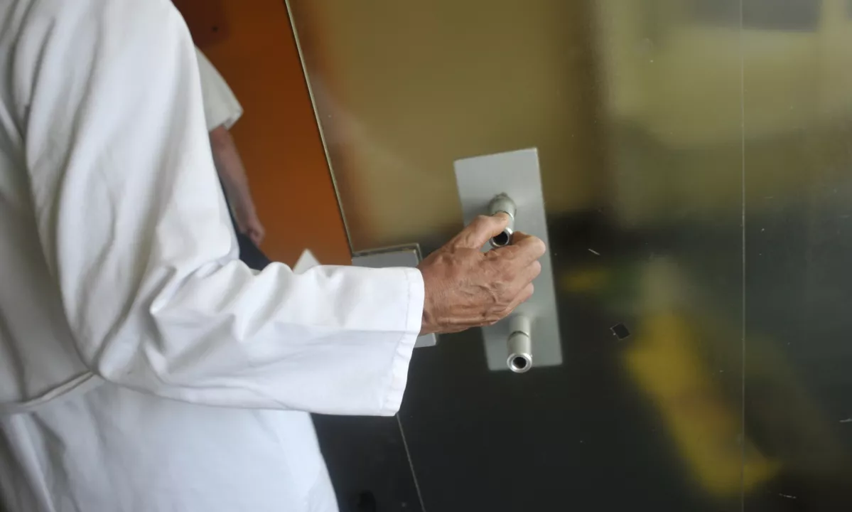 V ljubljanskem UKC omejili obiske zaradi gripe