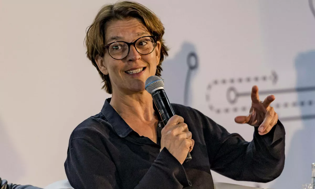 Zgodovinska poteza: niti kluba Kevina Kampla v rokah ženske