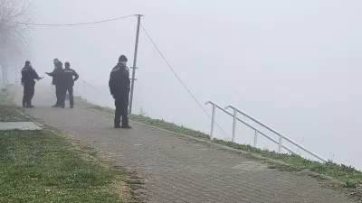 11.12.2025. Slavonski Brod - Prevrnuo se čamac u Savi u Slavonskom Brodu u četvrtak rano ujutro, policija je iz hladne rijeke izvukla više od deset ljudi, Photo: Zeljka Gavranovic/PlusPortal/PIXSELLSava, Slavonski brod, migranti, hrvaška policija, reka Sava,