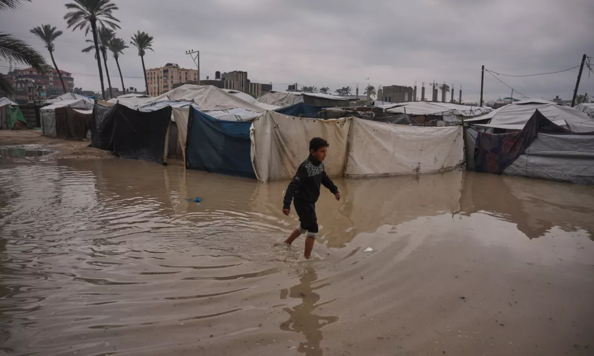 Zaradi neurja v Gazi umrlo več ljudi, med njimi otroci