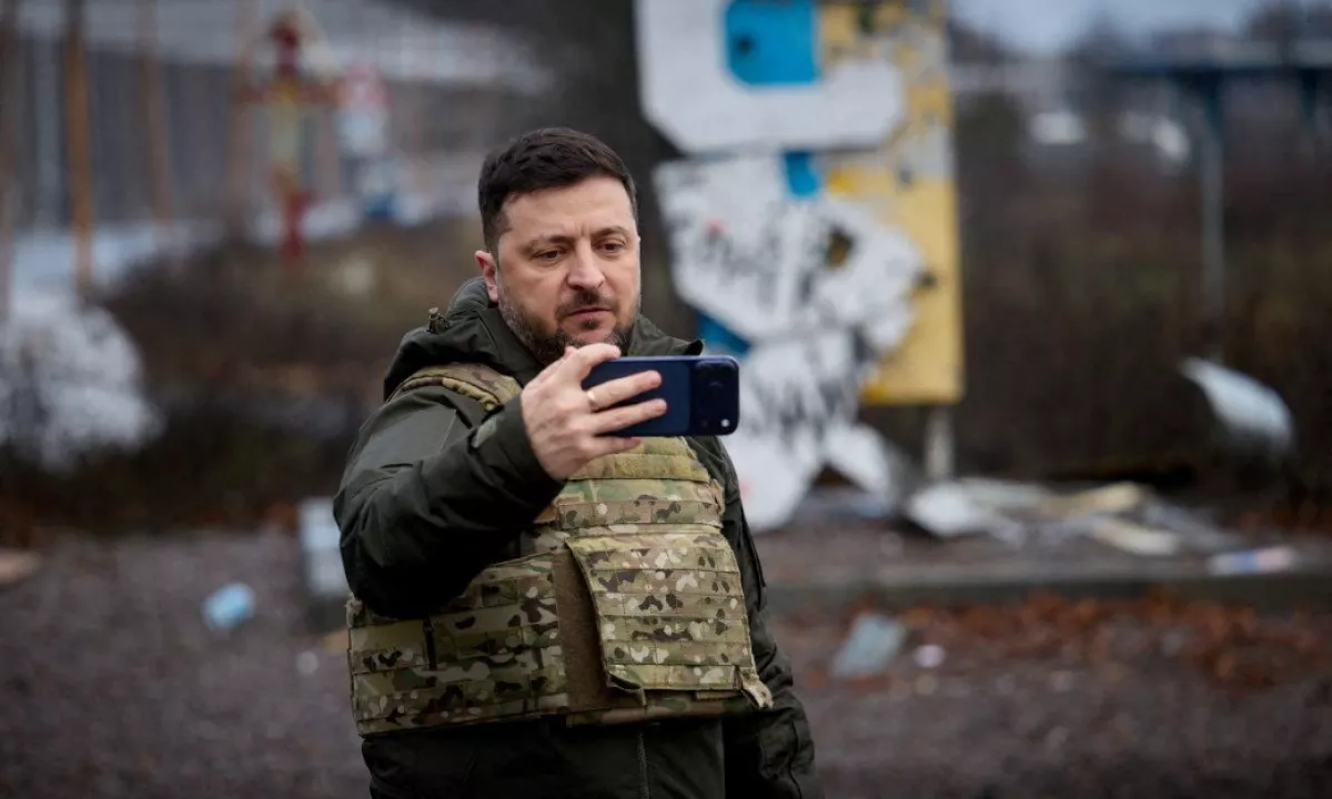 Zelenski obiskal vojake na fronti v regiji Harkov