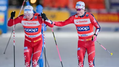 Johannes Hoesflot Klaebo of Norway, right, passes to his teammate Erik Valnes during the final of the men's Team sprint free competition at the Davos Nordic FIS Cross Country World Cup, in Davos, Switzerland, Friday, Dec. 12, 2025. (Gian Ehrenzeller/Keystone via AP)