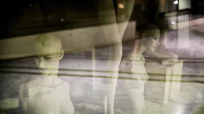 Kljub pritiskom družine vztrajala pri prijavi in prepričala sodnike