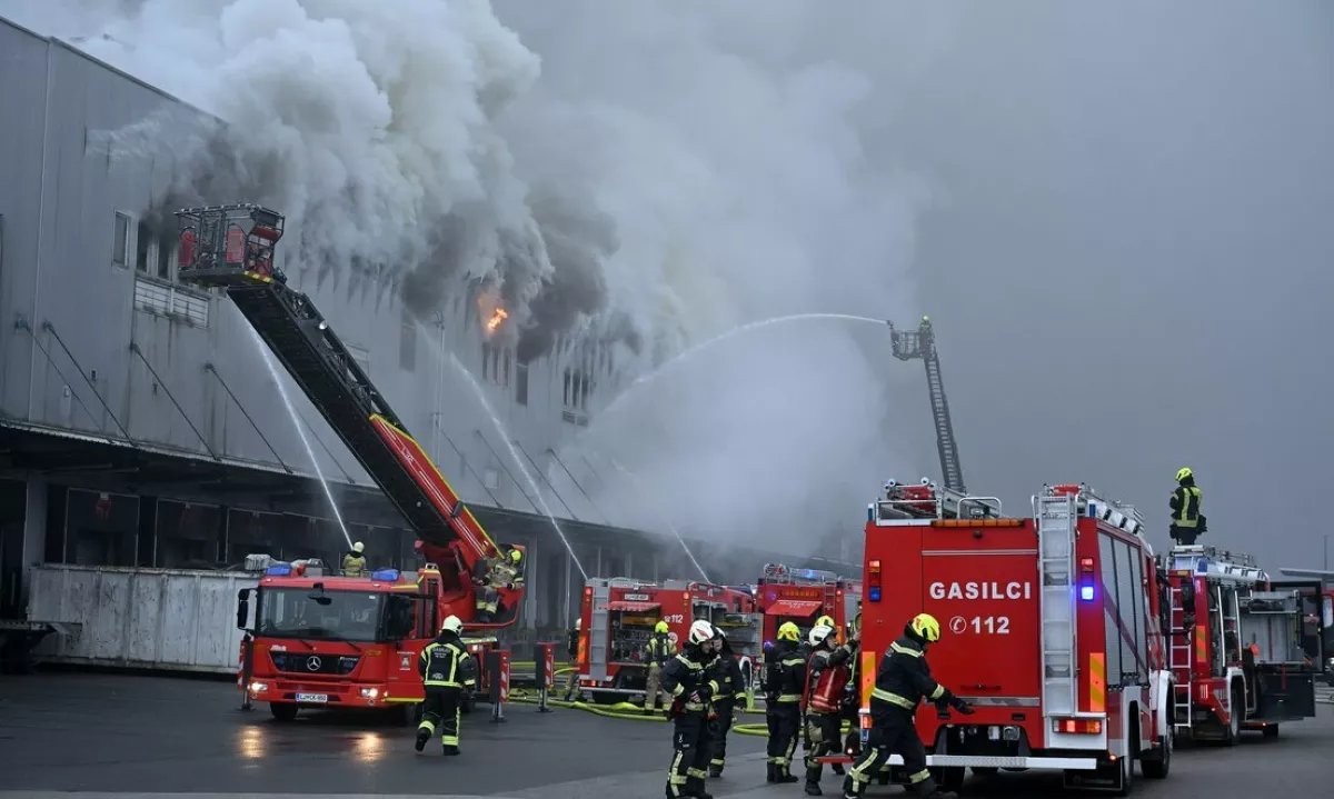 Gosti dim nad BTC: gori Sparovo skladišče, škoda bo ogromna