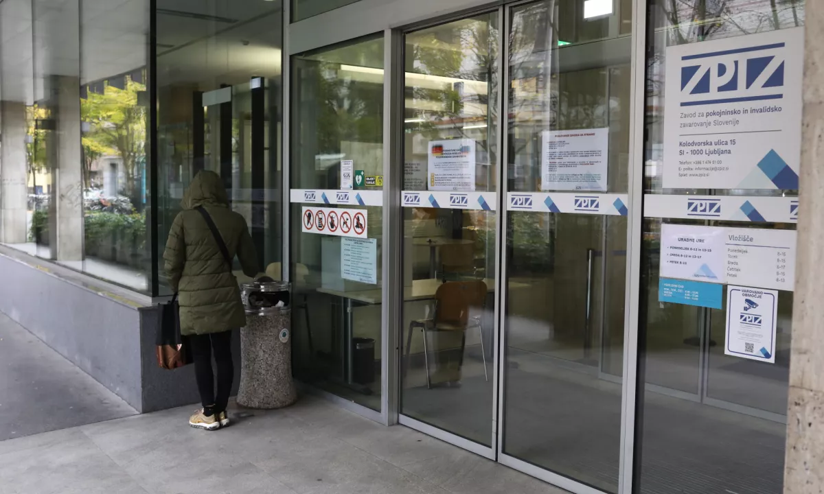 Računsko sodišče z zadržkom ocenilo poslovanje Zpiza, ugotovljene nepravilnosti pri izplačilu pokojnin