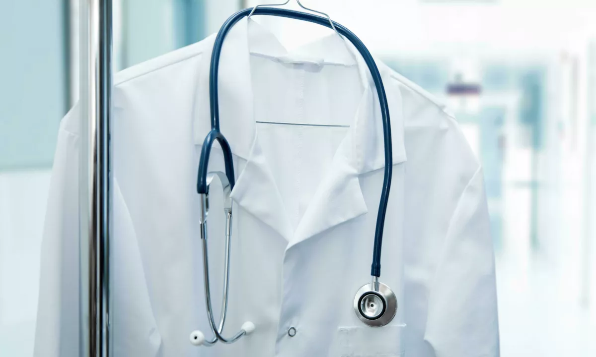 Otroški psihiater naj bi spolno zlorabljal paciente in jim dajal drogo