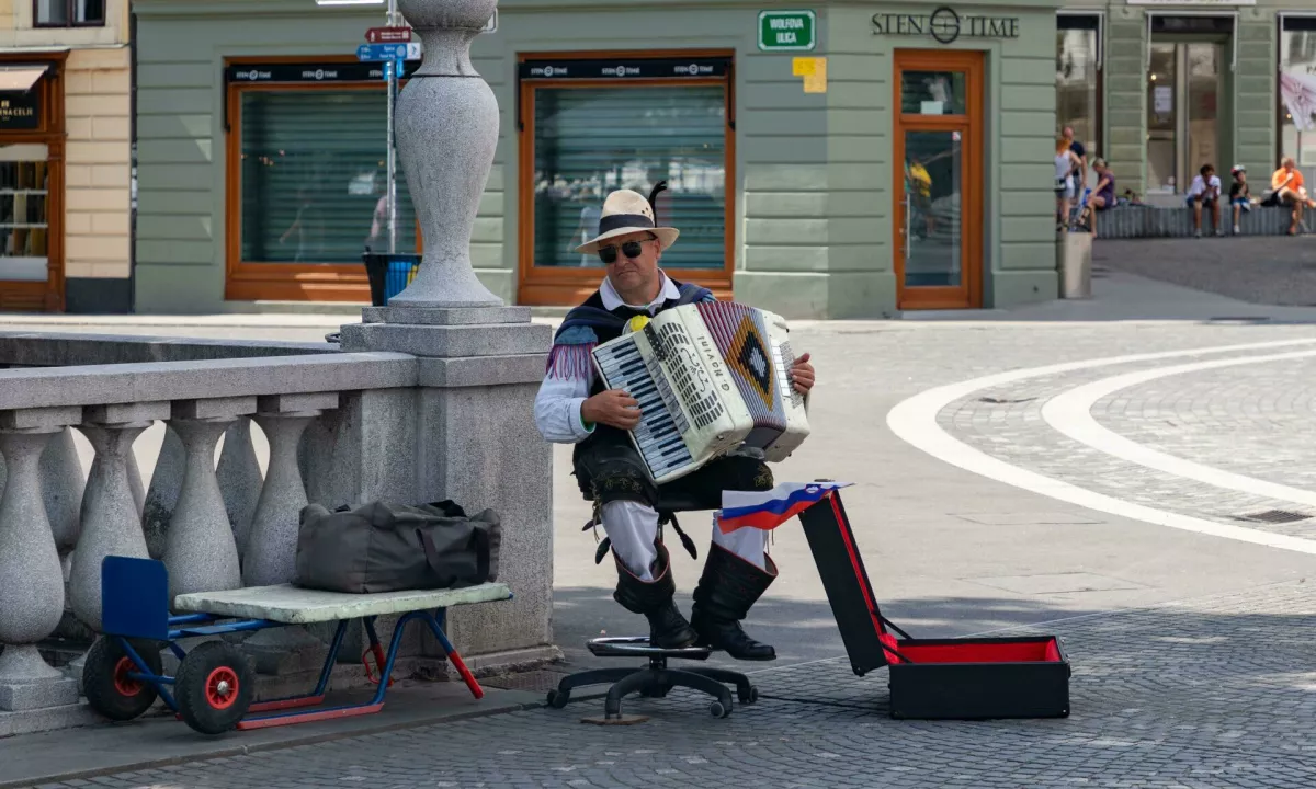 Ljubljanski mestni svet prepovedal spontane ulične glasbene nastope na predlog Zorana Jankovića