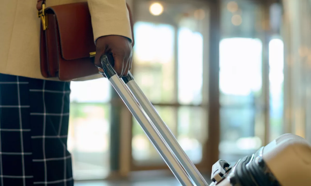 Rasizem v gorenjskem hostlu sproža val ogorčenja in razprave.