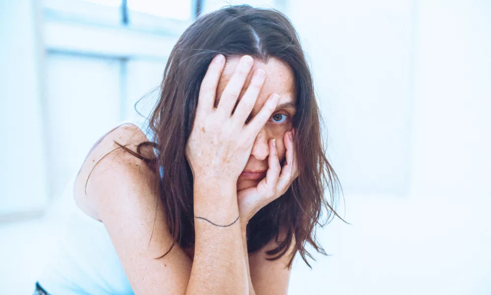 Irena Z. Tomažin: &Scaron;e ena igra solz, album in performans, Emanat in Gledali&scaron;če Glej, 2025