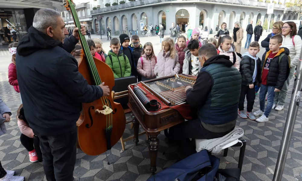 04.11.2024 - simbollična fotografija - ulični glasbeniki, otrociFoto: Tomaž Skale / Foto: 