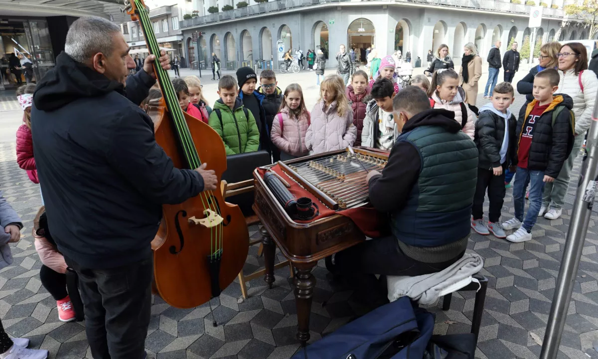 Politika se je minuli teden veliko ukvarjala z decibeli.