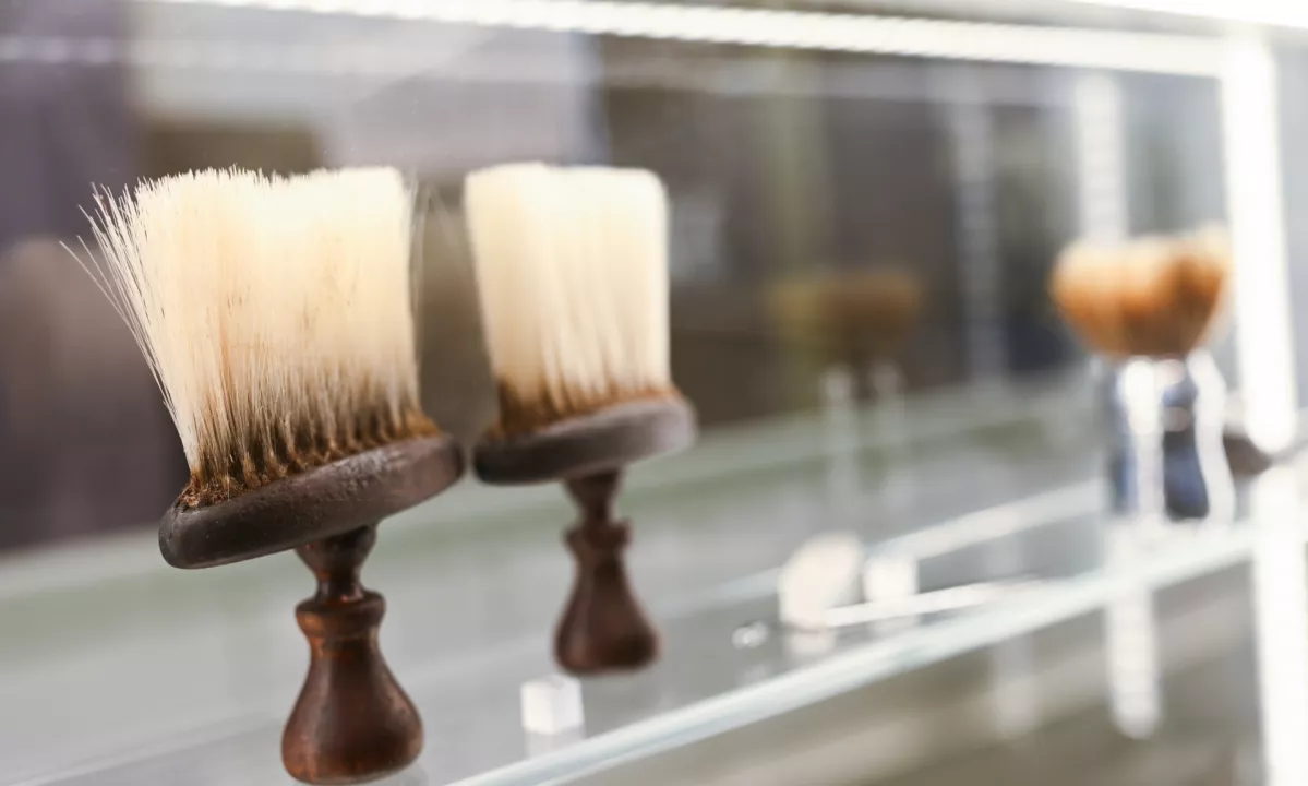 Ženski v brivnici zavrnili striženje, čeprav je hotela "moško" frizuro