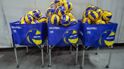 - odbojkarska žoga- 09.09.2019 - Odbojkarska zveza Slovenije - slovenska mo&scaron;ka odbojkarska reprezentance pred začetkom evropskega prvenstva EP v odbojki za mo&scaron;ke v Ljubljani - trening &ndash; priprave //FOTO: Matjaž Ru&scaron;t