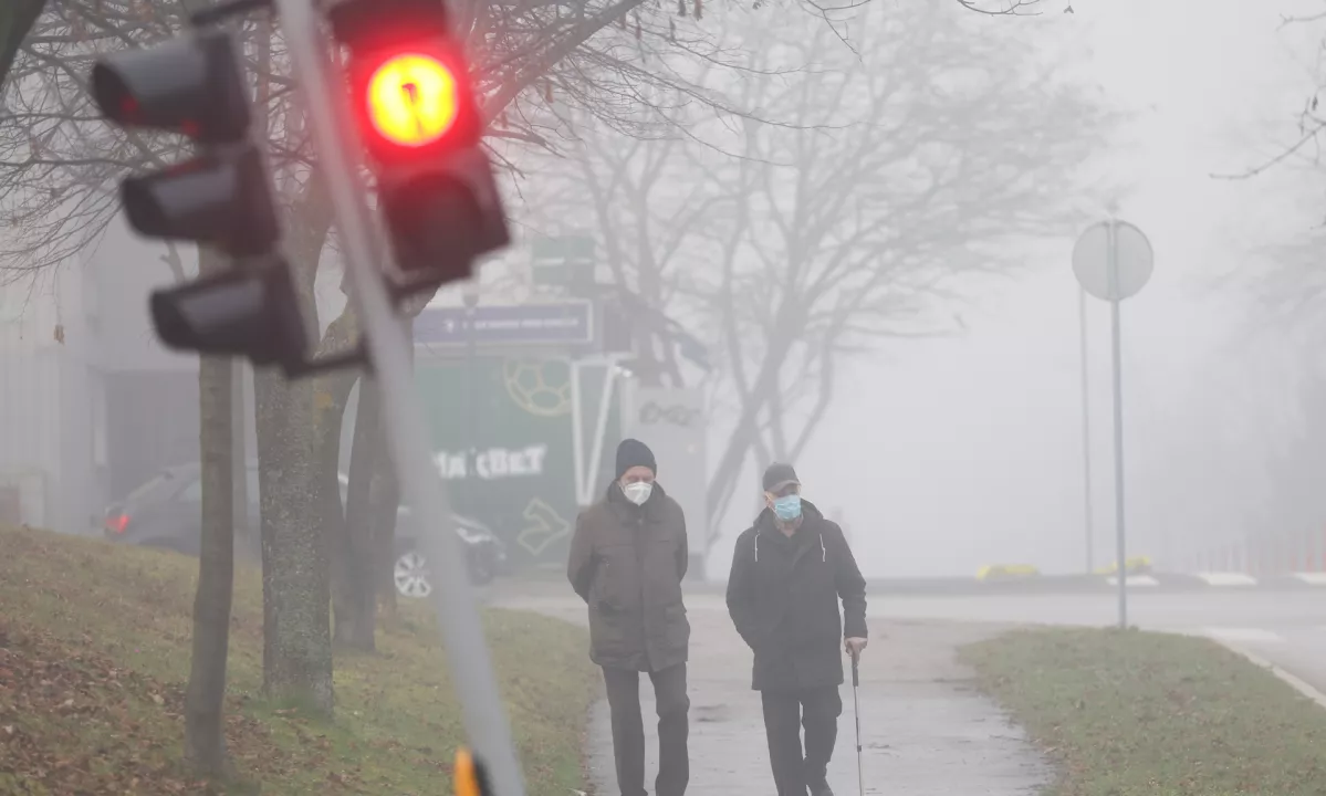 Onesnažen zrak: Sarajevo v primežu smoga, NIJZ svari pred posledicami