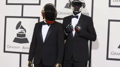 Daft Punk arrive at the 56th annual Grammy Awards in Los Angeles, California January 26, 2014.   REUTERS/Danny Moloshok (UNITED STATES - Tags: ENTERTAINMENT)  (GRAMMYS-ARRIVALS)