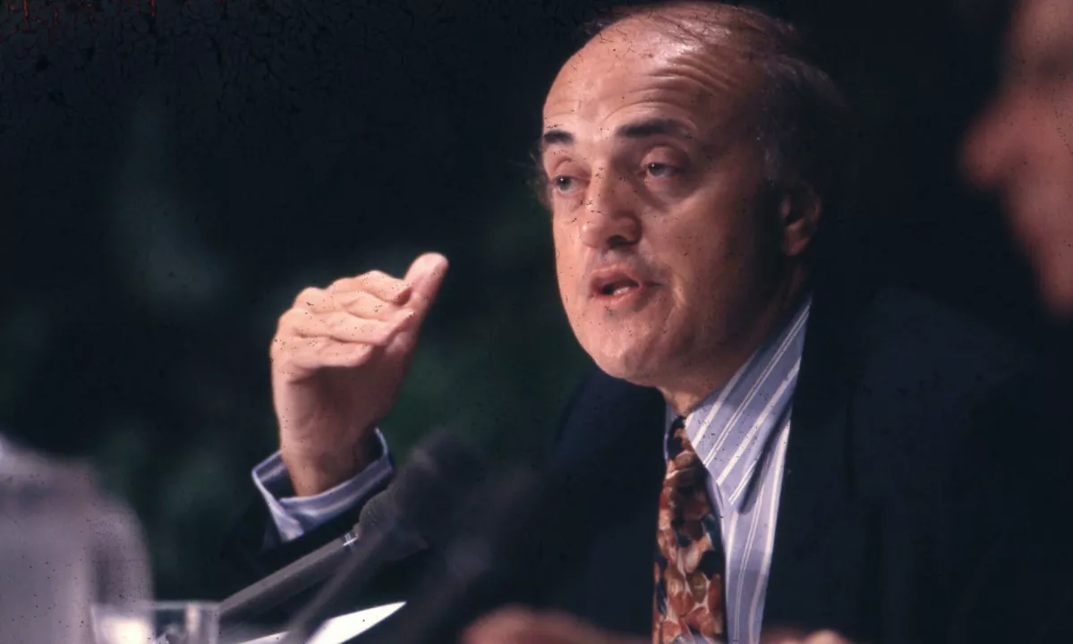 Poslovil se je Peter Arnett, legendarni vojni poročevalec in prejemnik Pulitzerjeve nagrade