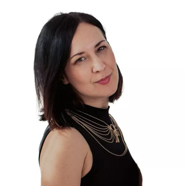 https://www.dnevnik.si/media/2025/12/19/793214/Square-kaja_brezocnik-1-600.webp?1766146128=