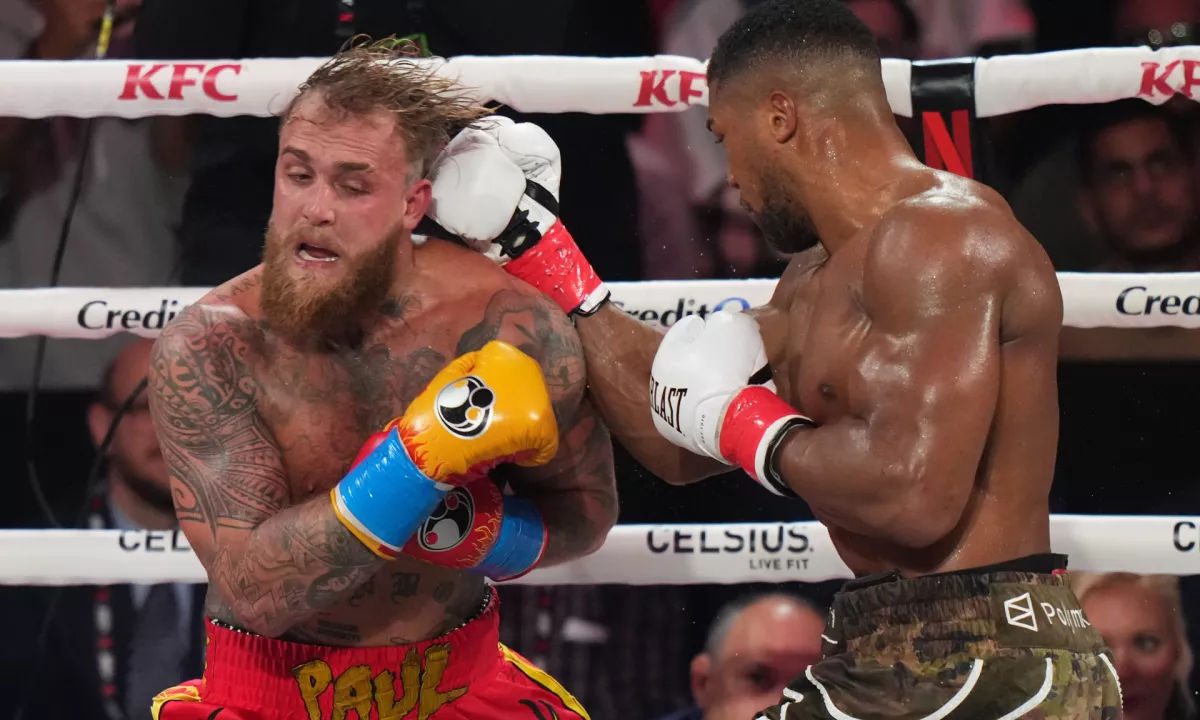 Anthony Joshua nokavtiral Jakea Paula v boksarskem dvoboju v Miamiju