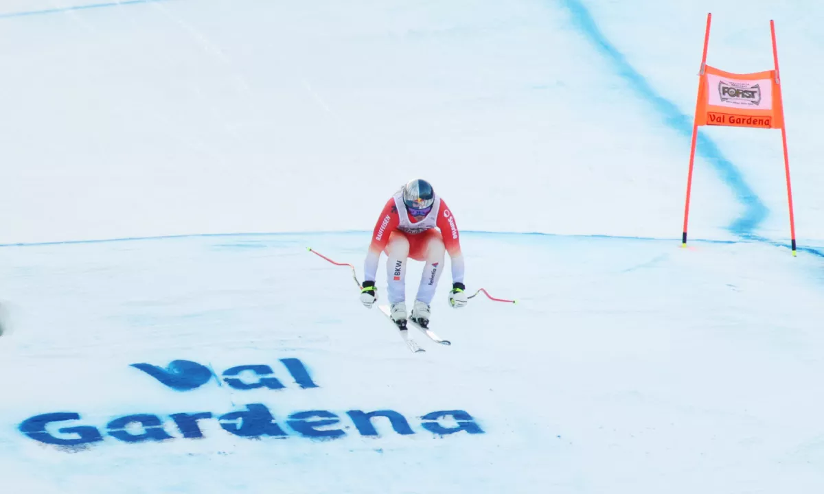 Dvojna švicarska zmaga v Val Gardeni, Hrobat 37.