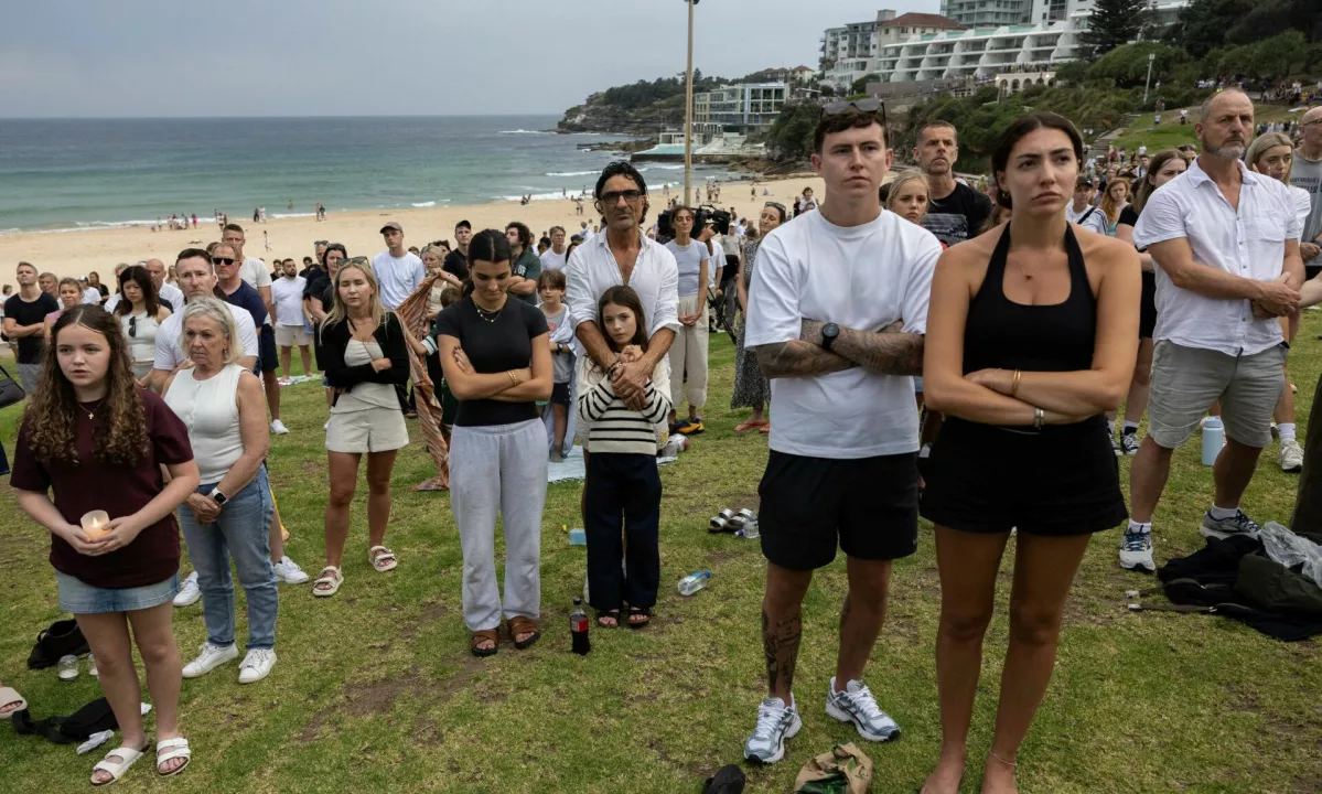 Po tragediji na plaži Bondi: minuta molka za žrtve terorističnega napada