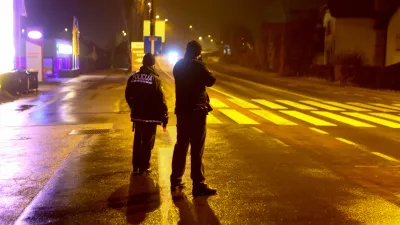 - policist - javna uprava - kazenska politika- 19.01.2015 - Ttrža&scaron;ka cesta pri Dolgem mostu - Policija - nadzor prometa - policijska prometna patrulja - poostrena kontrola cestnega prometa v nočnih urah - //FOTO: Bojan Velikonja