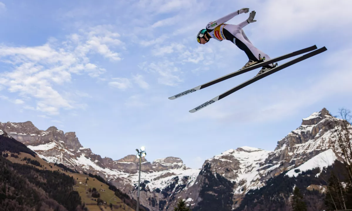 Domen Prevc s peto zaporedno zmago v Engelbergu do 153. zmage za Slovenijo