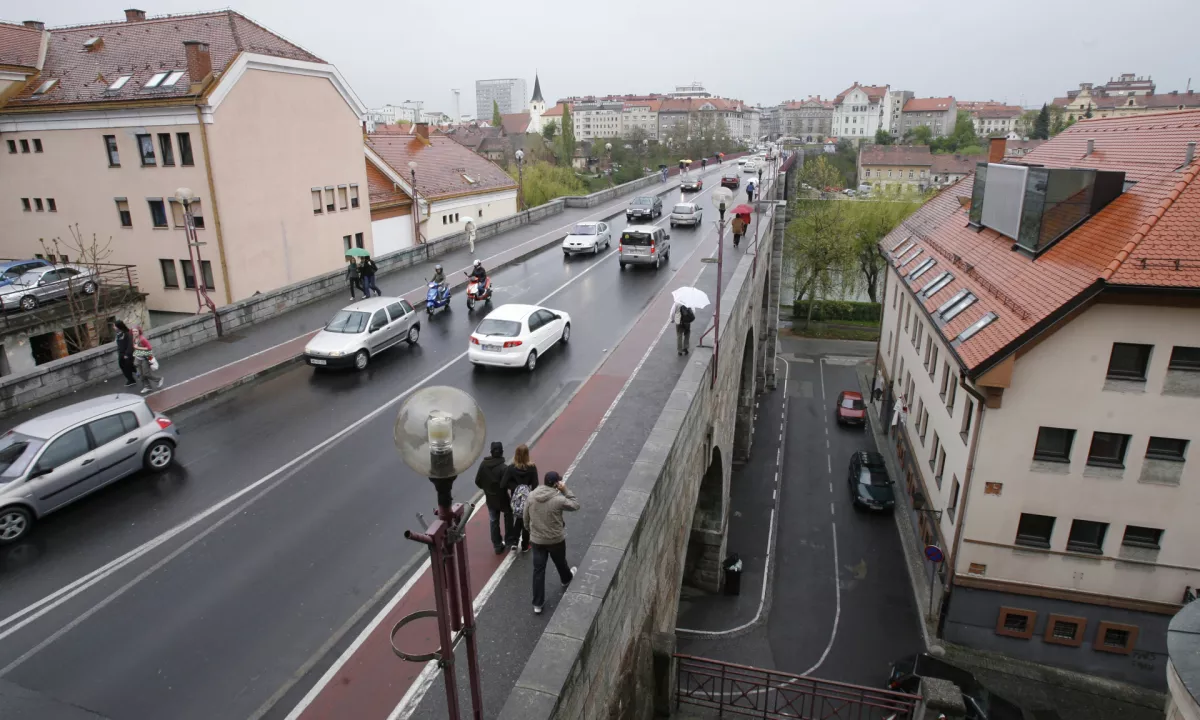 Vrstijo se obsodbe napada s solzivcem v Mariboru