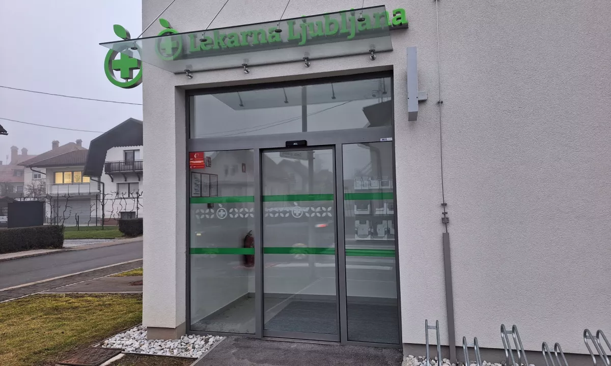 Po letu dni ministrstvo še vedno ni izdalo dovoljenja za novo lokacijo.