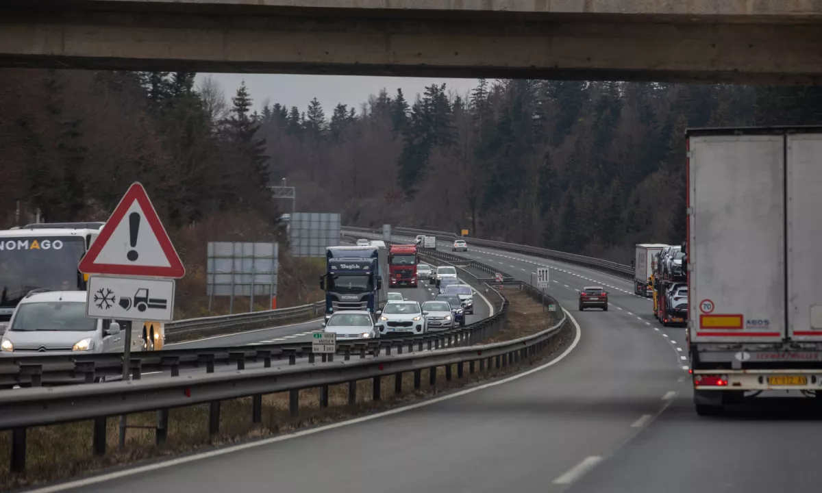 Dars v prazničnem času ne pričakuje izrednih razmer na avtocestah