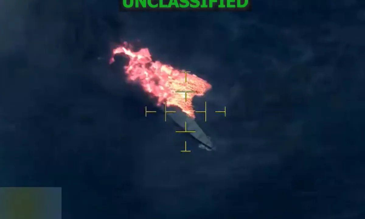 V plamenih nov tihotapski čoln, eno osebo ubili