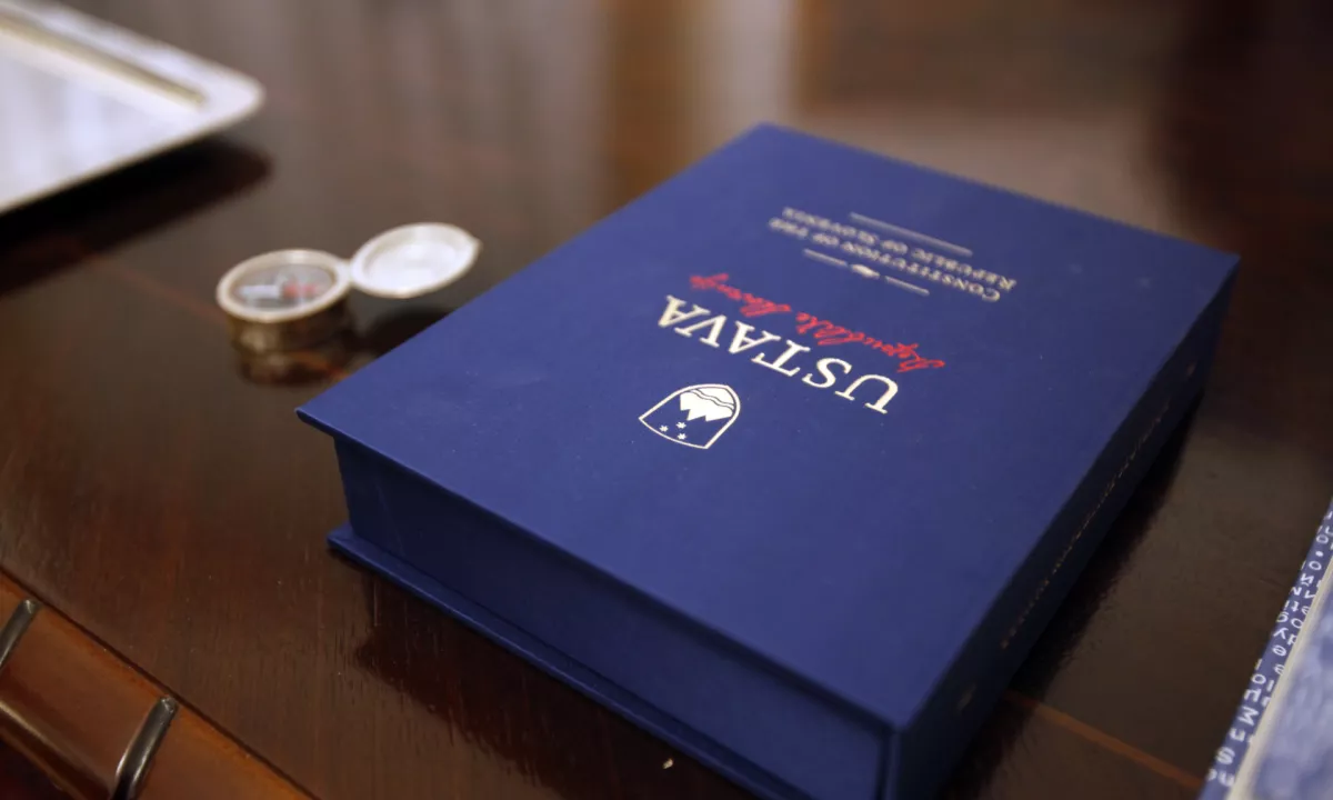 Dan ustavnosti kot opomin