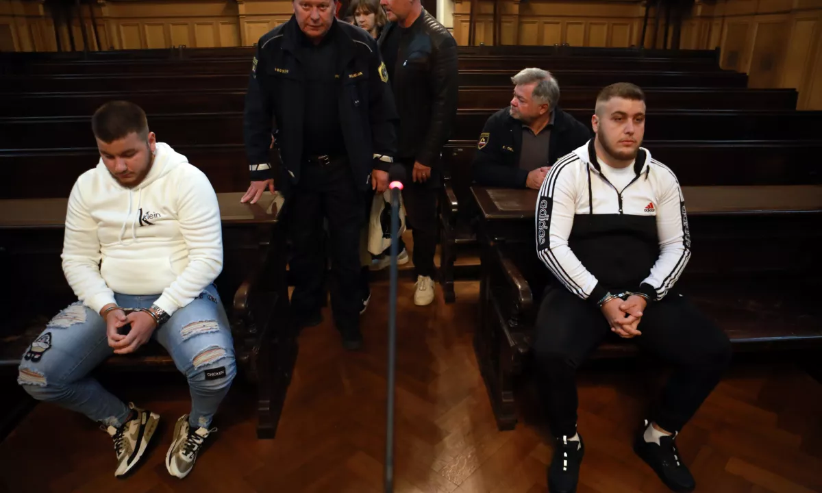 »Eden ga je prijel, drugi pa udaril v obraz.«