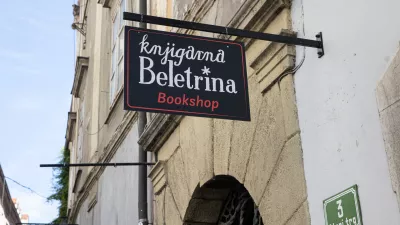 Ljubljana. Beletrina, knjigarnaTematske fotografije izlozb slovenskih zalozb.Zalozba Beletrina v stari Ljubljani.