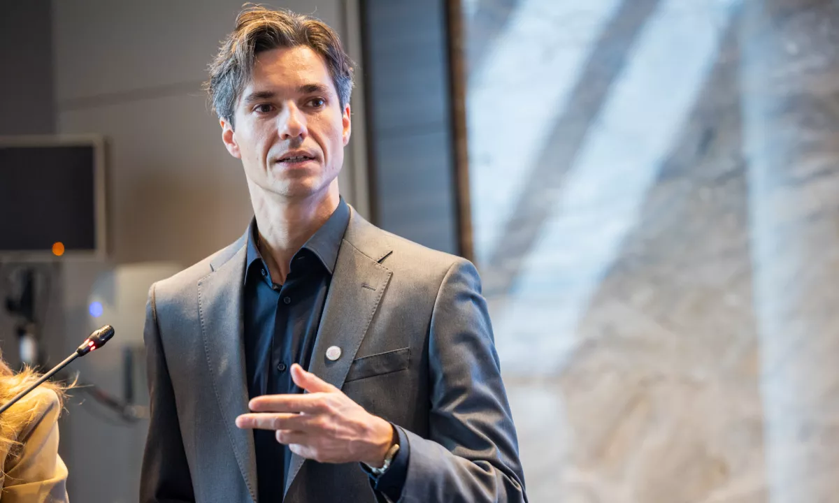 Mesec poudaril pristojnost pri določanju minimalne plače kljub nestrinjanju s Svobodo