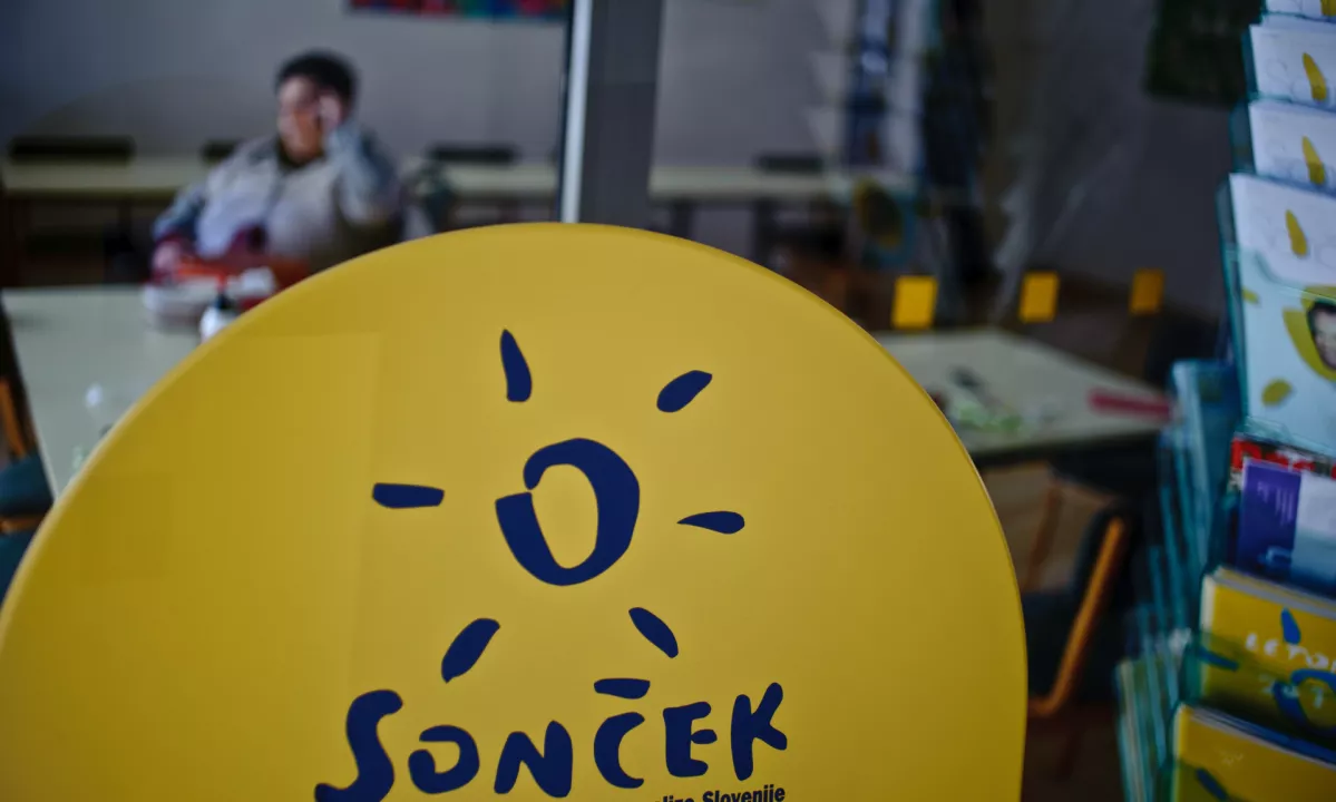 Skoraj 9,4 milijona evrov za pomoč ljudem z oviranostmi pri življenju zunaj institucij