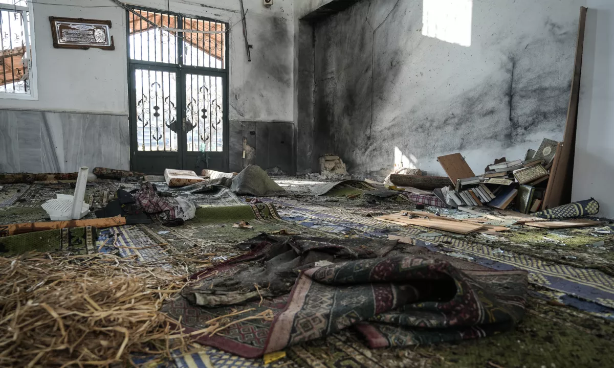 Eksplozija v sirski mošeji: osem mrtvih in več ranjenih