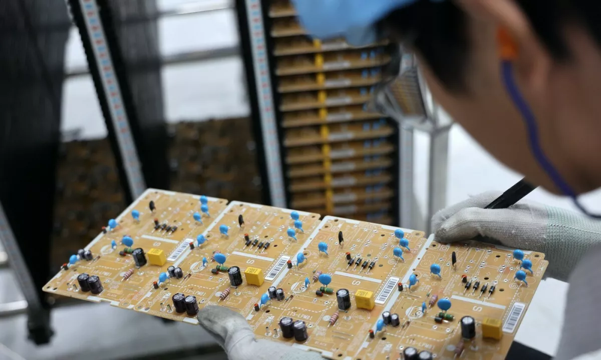 Te najpomembnejše čipe mora EU uvažati, tuje države, ki jih proizvajajo, pa bodo njihovo dobavo slej ko prej pogojevale s političnimi in ekonomskimi zahtevami.