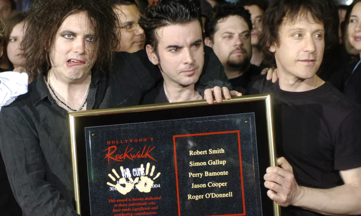 Umrl kitarist in klaviaturist skupine The Cure Bamonte