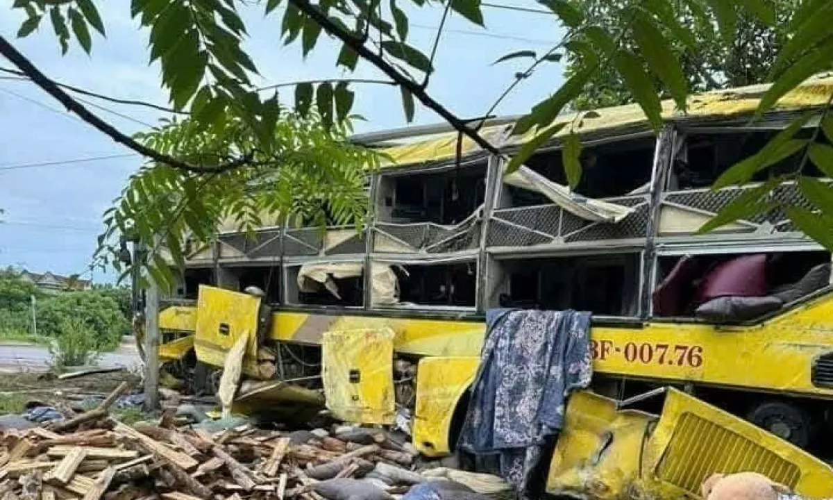 V prometni nesreči avtobusa v Vietnamu umrlo devet ljudi