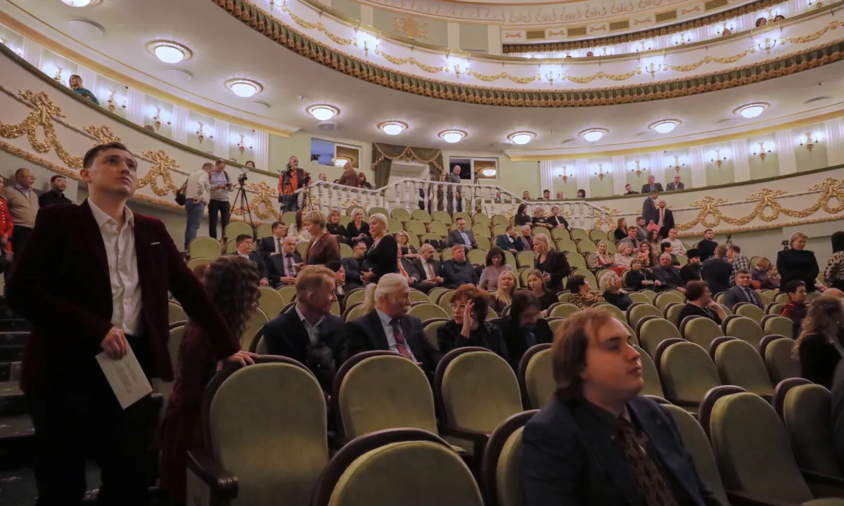 Gledališče v Mariupolju, uničeno v vojni, ponovno odprto