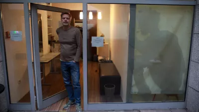 »Ne zapiram, ker nimam dela«: Po dolgih letih se poslavlja čevljar Aleš Beljan
