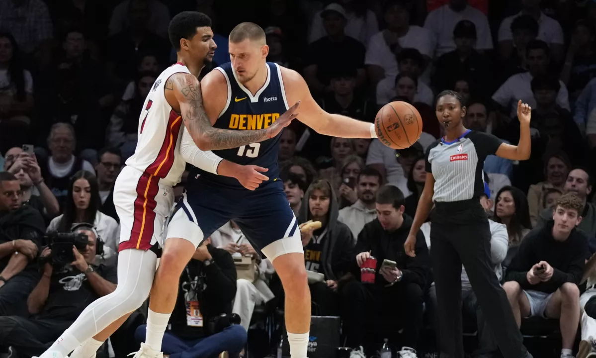 Nikola Jokić zaradi poškodbe kolena z igrišč odsoten mesec dni