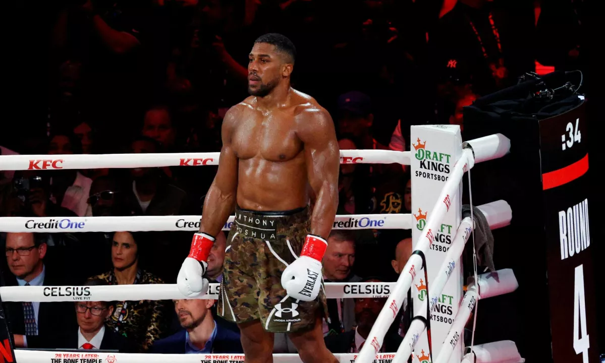 Anthony Joshua zapustil nigerijsko bolnišnico po smrtonosni prometni nesreči