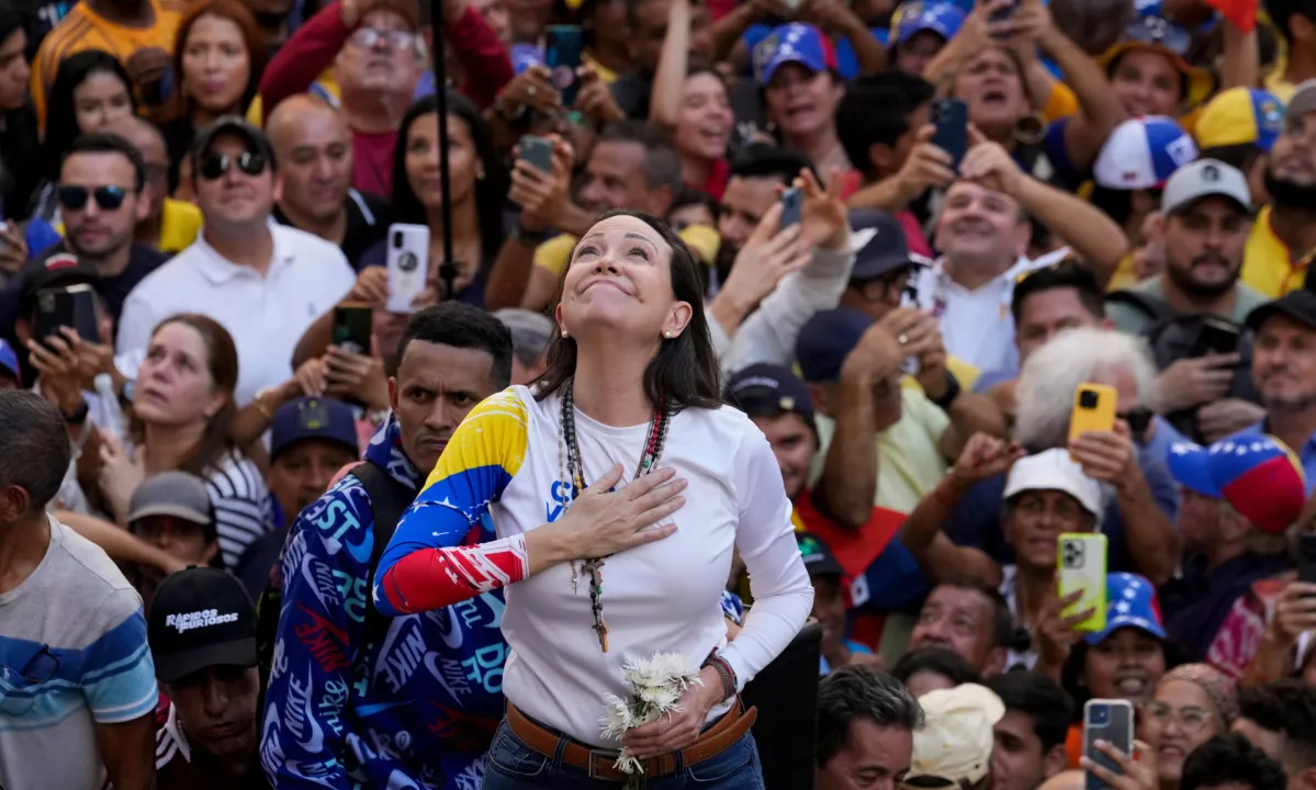 Maria Corina Machado razglasila konec Madurovega režima in pozvala k prenosu oblasti